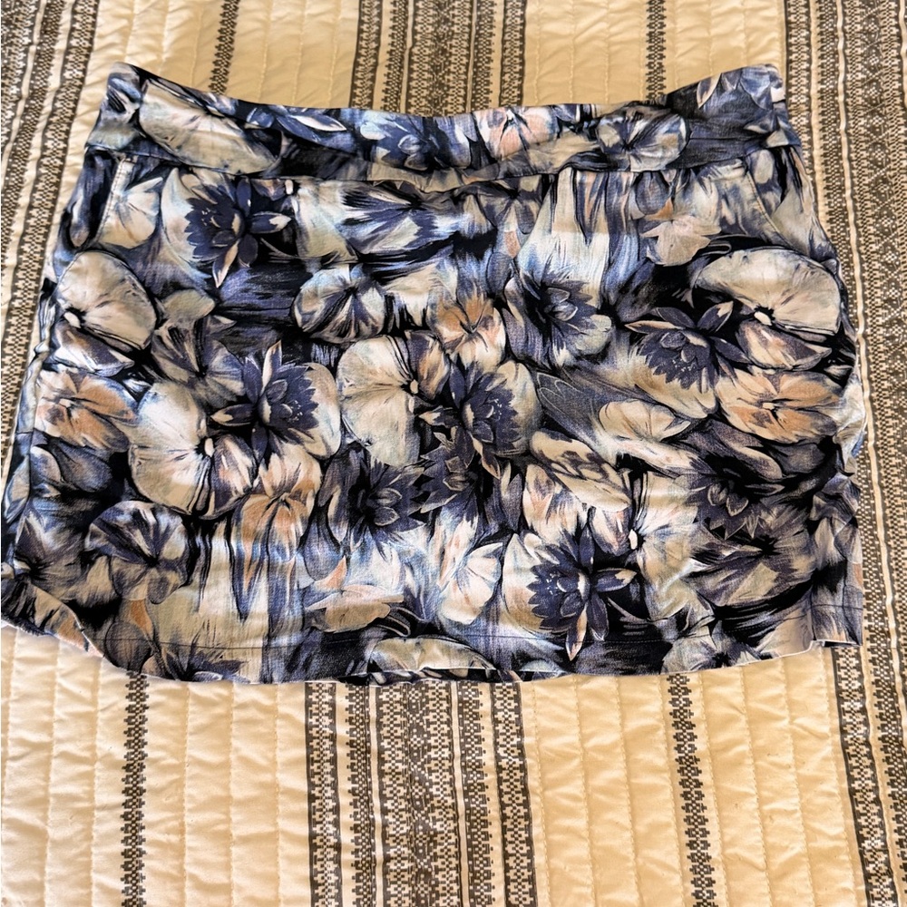 Floral skort in Navy and Cream